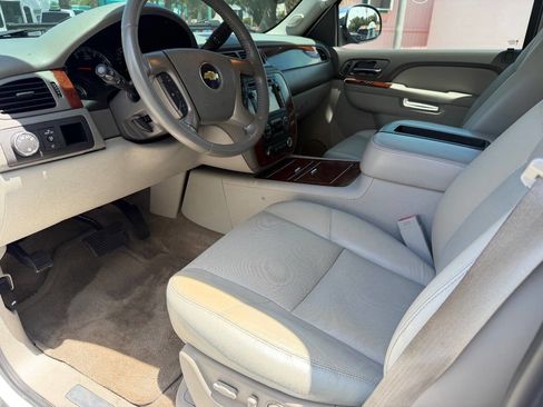 Used 2011 Chevrolet Tahoe LTZ RWD image 7