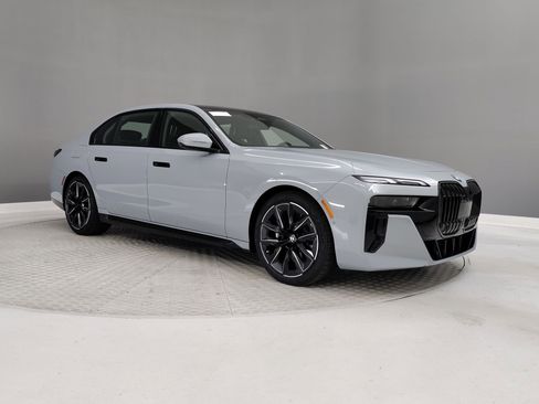 New 2026 BMW 740i w/ Premium Package image 30