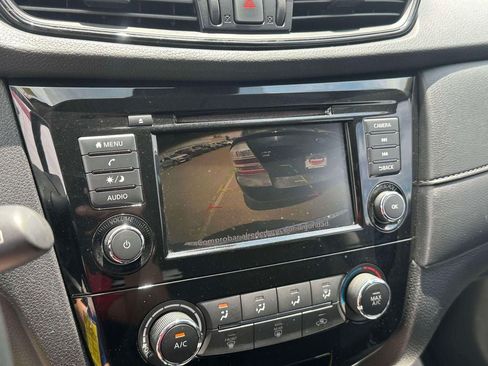 Used 2019 Nissan Rogue S AWD/4WD image 27