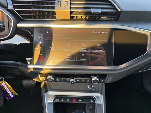 Used 2025 Audi Q3 2.0T Premium image 26