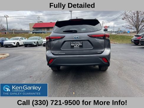 Used 2024 Toyota Highlander XLE image 11