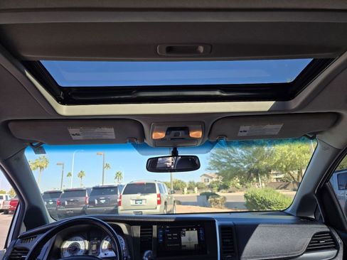 Used 2016 Toyota Sienna SE image 29