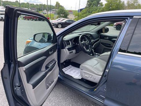 Used 2015 Toyota Highlander XLE AWD/4WD image 13