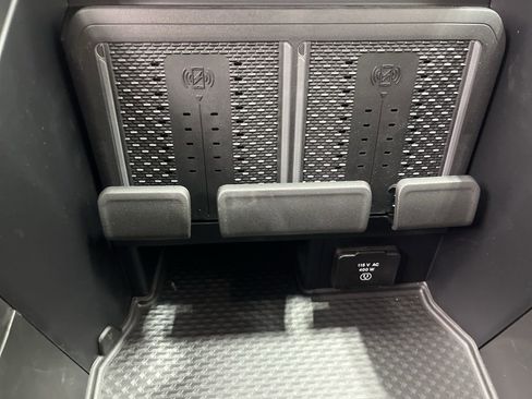 New 2026 RAM 2500 Laramie AWD/4WD image 15