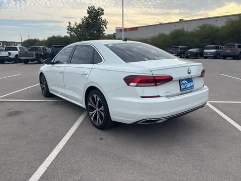 Used 2022 Volkswagen Passat 2.0T SE image 3