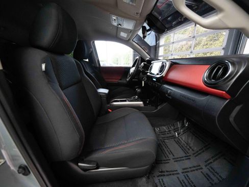 Used 2021 Toyota Tacoma SR5 AWD/4WD image 26
