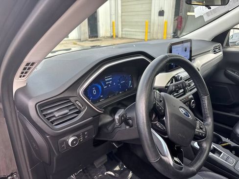 Used 2021 Ford Escape SEL w/ Technology Package AWD/4WD image 17