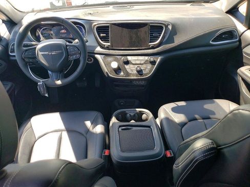 Used 2024 Chrysler Pacifica Limited FWD image 7