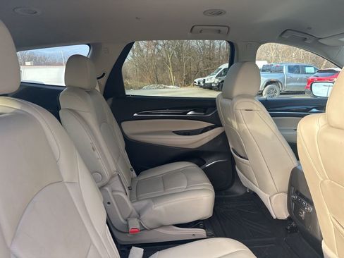 Used 2021 Buick Enclave Essence image 12