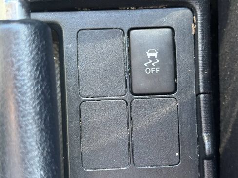 Used 2014 Toyota Yaris LE image 8