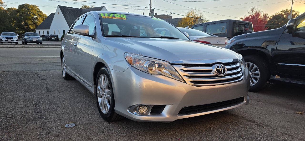 Used 2011 Toyota Avalon FWD image 2