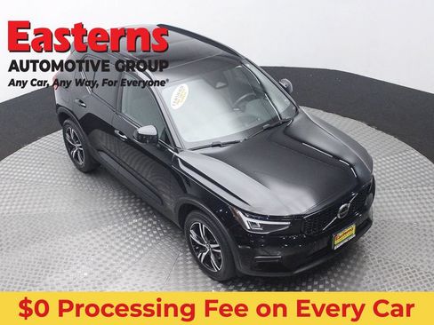 Used 2024 Volvo XC40 B5 Core AWD/4WD image 3