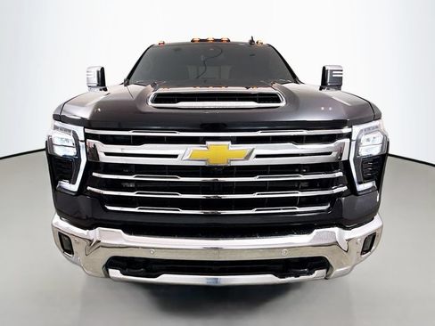 Used 2025 Chevrolet Silverado 2500 LTZ w/ LTZ Convenience Package AWD/4WD image 2