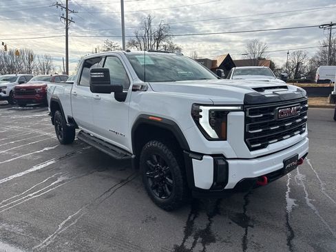Used 2024 GMC Sierra 2500 AT4 w/ AT4 Preferred Package AWD/4WD image 7