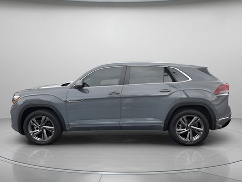 Certified 2024 Volkswagen Atlas Cross Sport SEL R-Line AWD/4WD image 2