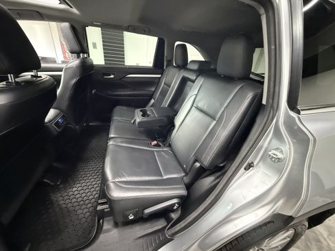 Used 2016 Toyota Highlander XLE AWD/4WD image 25