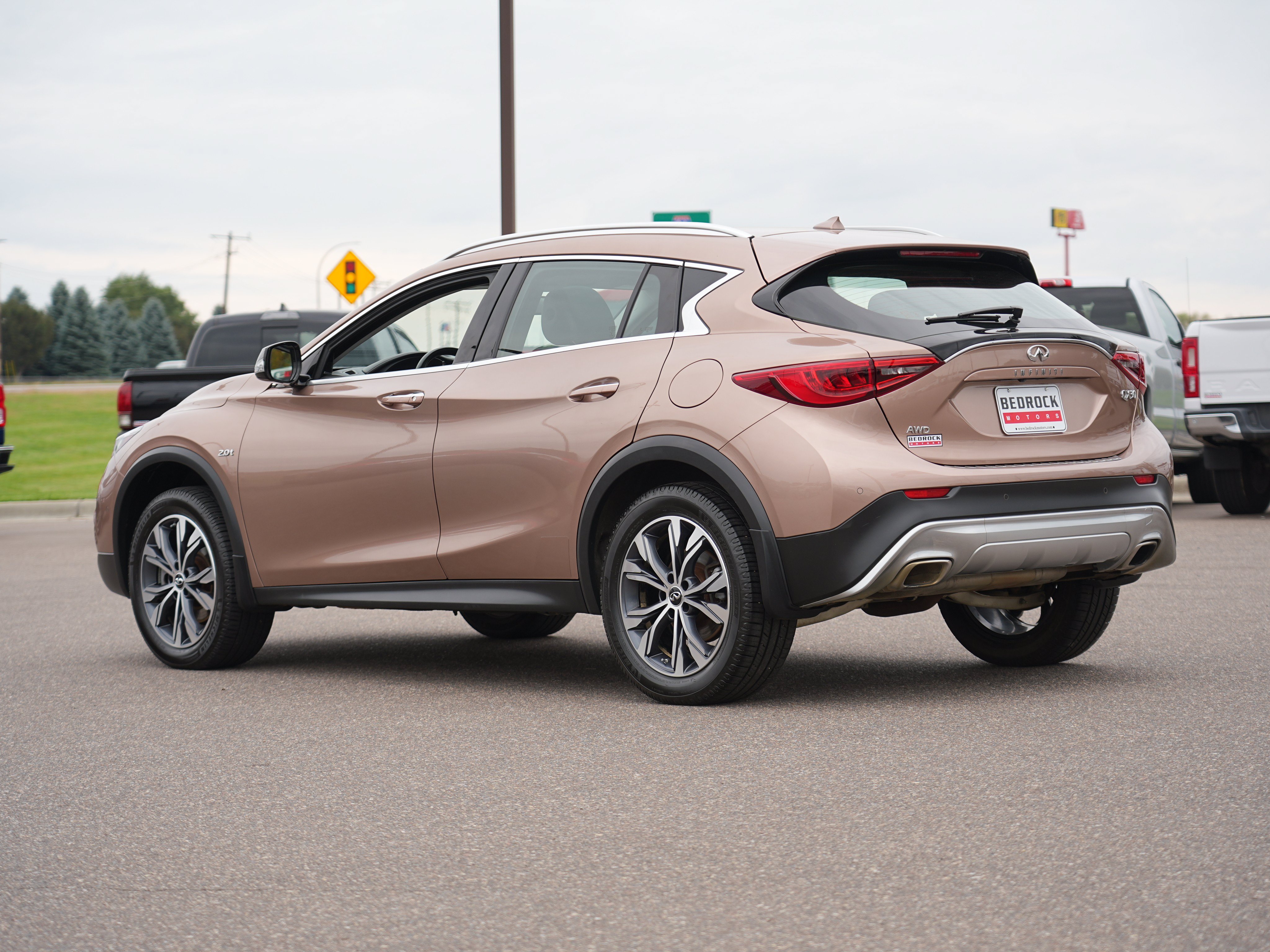 Used 2017 INFINITI QX30 Premium w/ Navigation Package AWD/4WD image 5