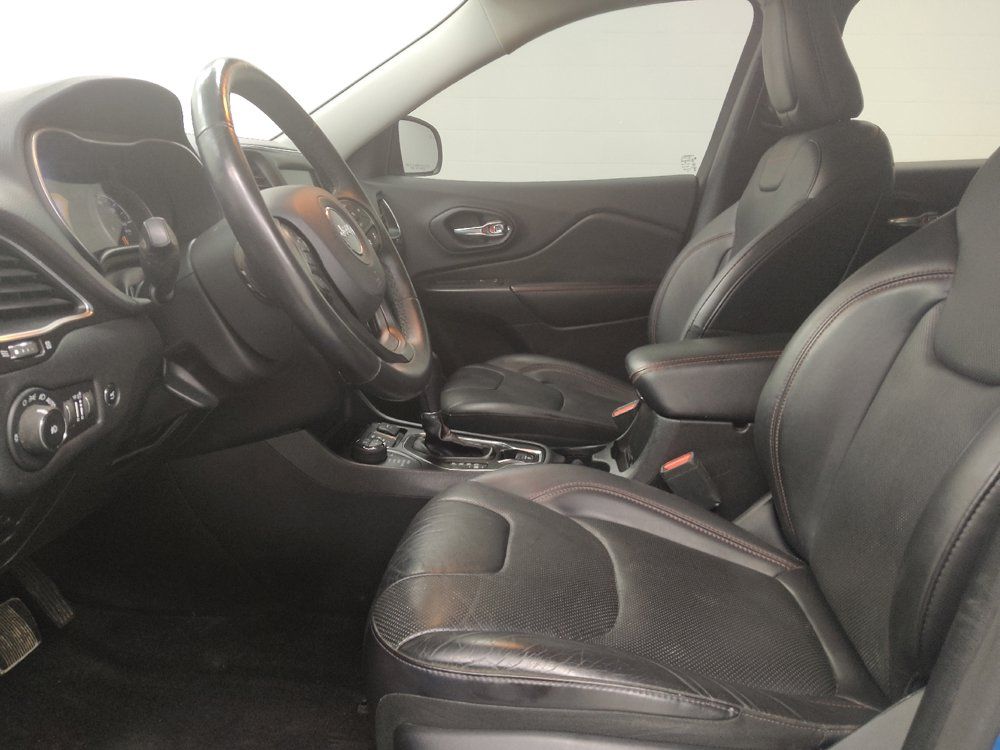 Used 2019 Jeep Cherokee Trailhawk AWD/4WD image 17