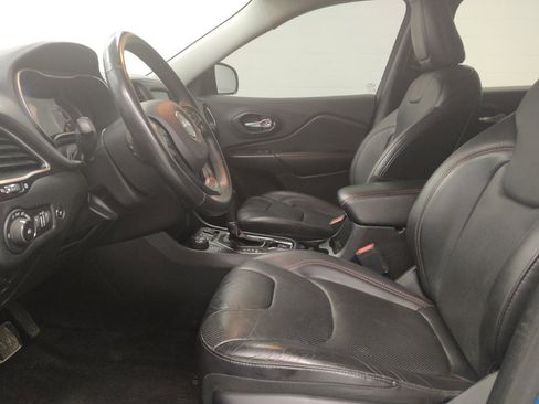 Used 2019 Jeep Cherokee Trailhawk AWD/4WD image 17