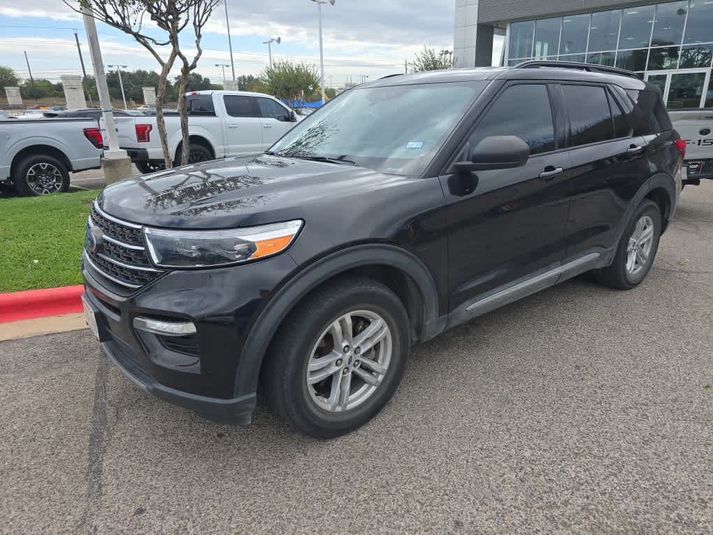 Used 2023 Ford Explorer XLT w/ Equipment Group 202A RWD image 2