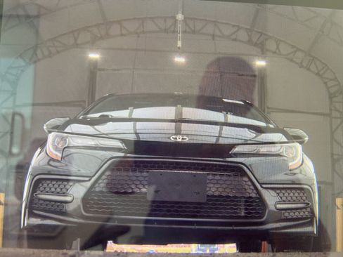 Used 2020 Toyota Corolla SE w/ SE Premium Package FWD image 21