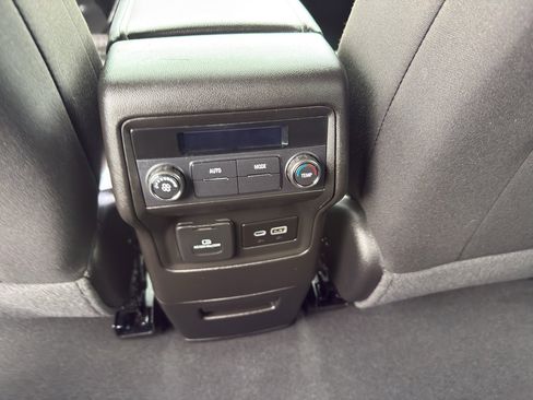 Used 2023 GMC Acadia SLE w/ Driver Convenience Package image 32