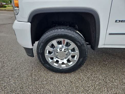 Used 2019 GMC Sierra 2500 Denali w/ Suspension Package, Off-Road AWD/4WD image 25