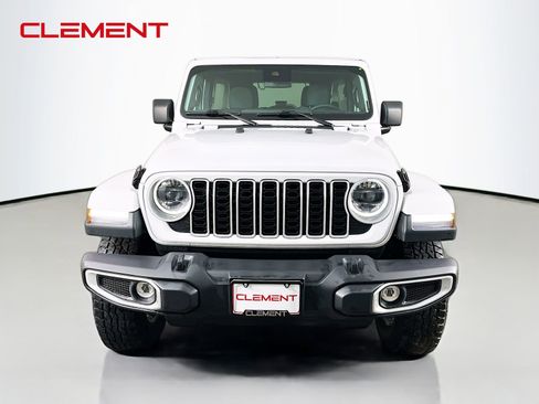 Used 2025 Jeep Wrangler Unlimited Sahara AWD/4WD image 3
