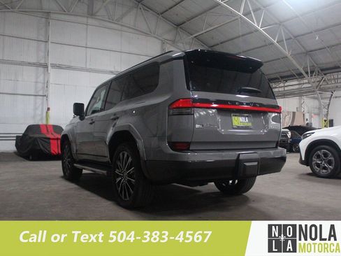 Used 2024 Lexus GX 550 w/ Accessory Package (2T) AWD/4WD image 18