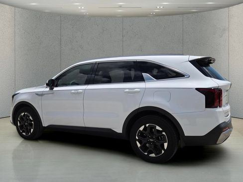 Used 2025 Kia Sorento S w/ Panoramic Sunroof Package FWD image 8