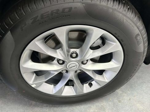 Used 2026 Chrysler Pacifica Limited FWD image 9