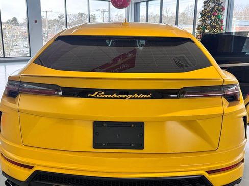 Used 2021 Lamborghini Urus image 16