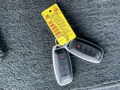 Used 2023 Nissan Rogue SV image 22