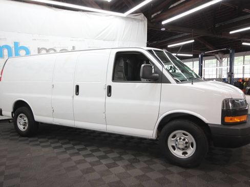 Used 2021 Chevrolet Express 3500 Extended w/ Driver Convenience Package RWD image 9