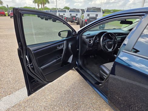 Used 2019 Toyota Corolla SE FWD image 11