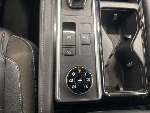 Used 2024 Nissan Pathfinder SL AWD/4WD image 15