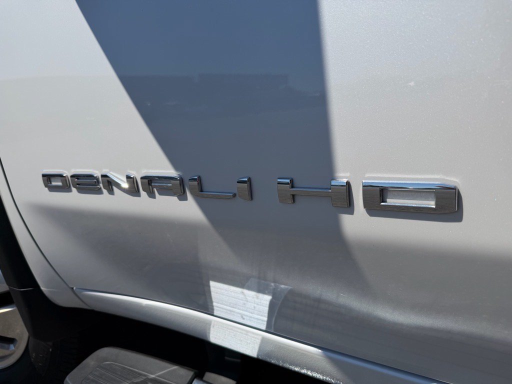Used 2025 GMC Sierra 3500 Denali w/ Denali Reserve Package AWD/4WD image 11