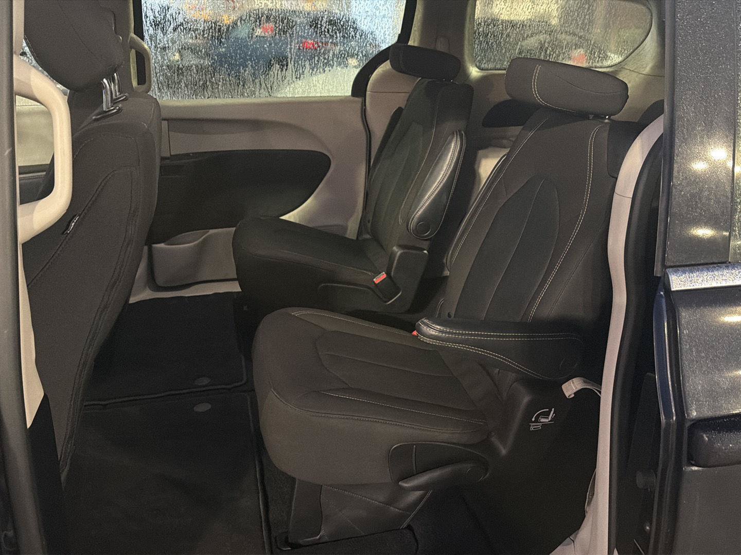 Used 2023 Chrysler Voyager LX FWD image 11