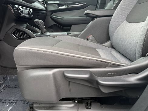 Used 2025 Chevrolet TrailBlazer LT AWD/4WD image 19
