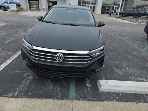 Used 2019 Volkswagen Jetta S image 2