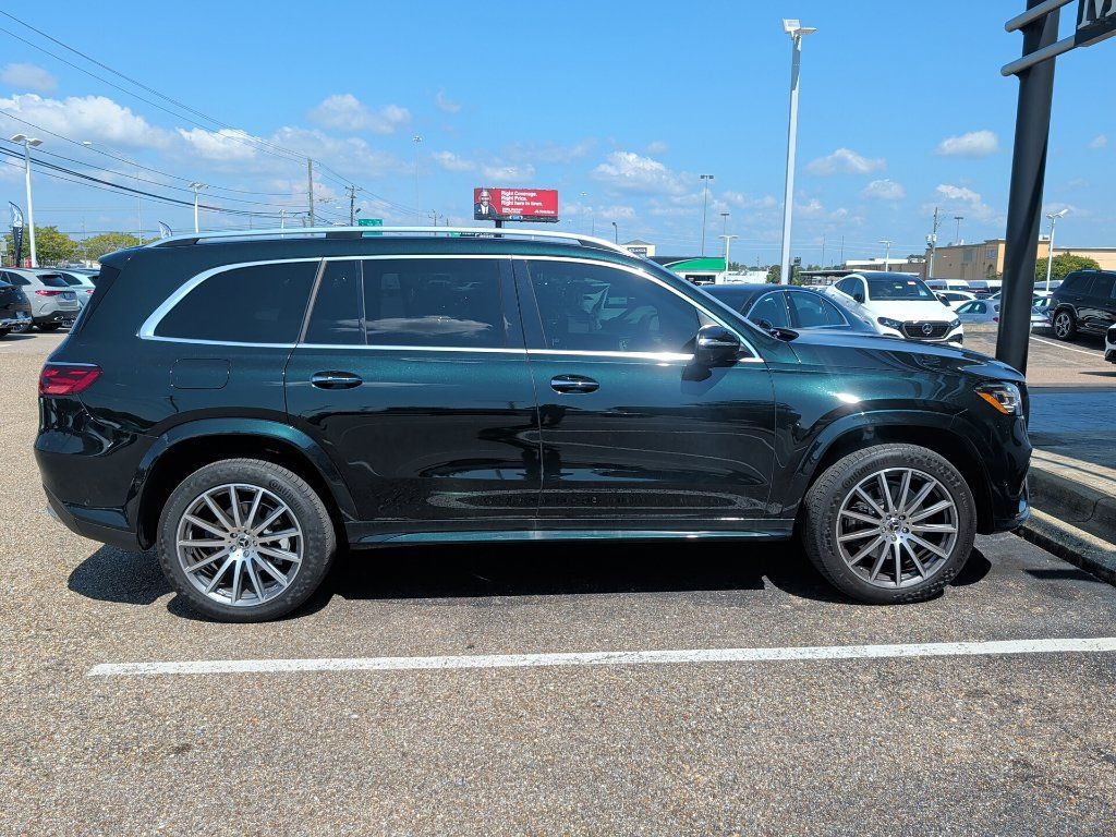 Used 2025 Mercedes-Benz GLS 450 4MATIC image 9