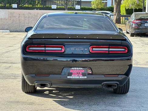 Used 2019 Dodge Challenger R/T w/ Driver Convenience Group RWD image 6