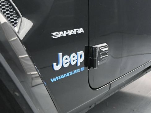 Used 2023 Jeep Wrangler Unlimited Sahara w/ Cold Weather Group AWD/4WD image 9