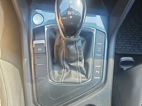 Used 2023 Volkswagen Tiguan SE R-Line FWD image 7