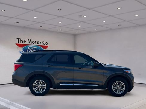 Used 2020 Ford Explorer XLT w/ Equipment Group 202A AWD/4WD image 4