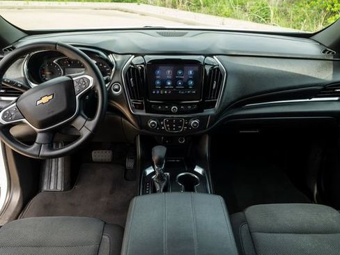 Used 2023 Chevrolet Traverse LT FWD image 7