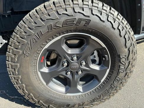 Used 2023 Jeep Gladiator Rubicon w/ LED Lighting Group AWD/4WD image 10