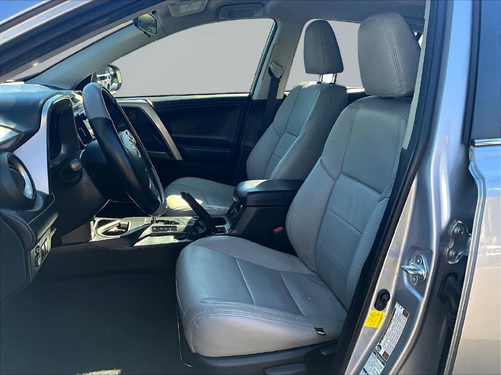 Used 2018 Toyota RAV4 LE AWD/4WD image 20