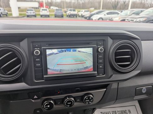 Used 2016 Toyota Tacoma SR image 13