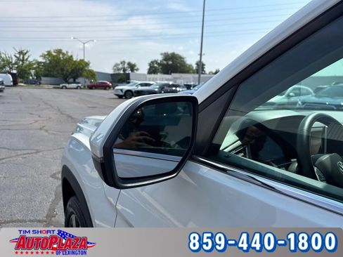 Used 2025 Volkswagen Atlas SE AWD/4WD image 17